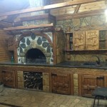 Летняя кухня с мангалом, казаном, столешницей, стилизованная под русскую сказку